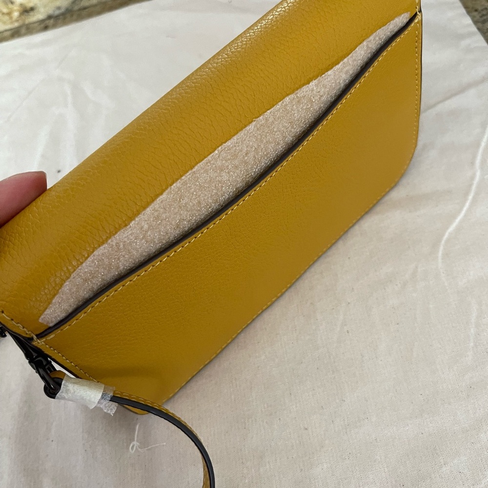 New coach leather crossbody - Picture 9 of 10